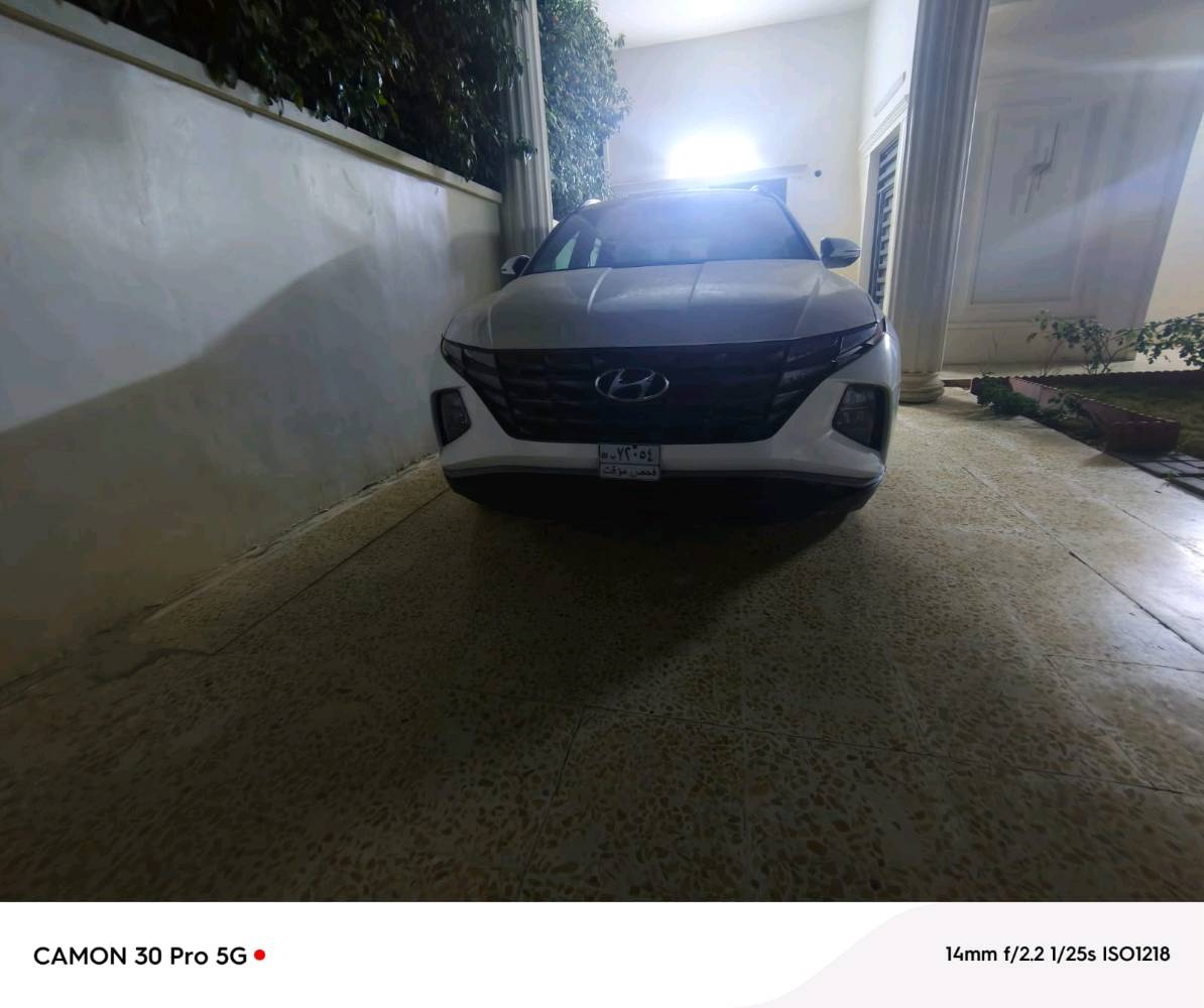 هيونداي توكسان موديل 2024 كامل مواصفات بدون فتحة وبدون رقم 
بصمة وترحيب وتشغيل عن بعد وكشن كهرباء وتدفئة وجنطة كهرباء وبيها بعد مواصفات ضرر جاملغ وبيها بارد والاير باك فقط البردة اما البچم فبعده كبس بلادي ماشية 46 الف كيلوا
مكان السيارة سامراء .