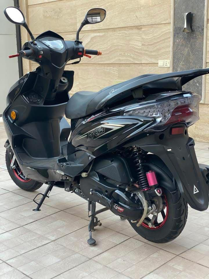 السلام عليكم دراجه اوتو جديده ما ماشيه هواي نظيفه كلش السعر ٥٨٠ وبيها مجال بسيط  ***********
