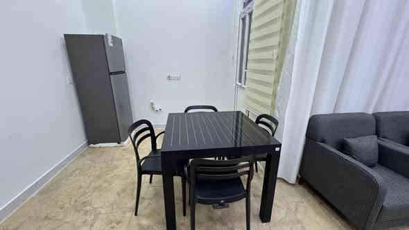 السلام عليكم توجد شقه للإيجار مؤثثه  فول تحتوي على غرفتين نوم وصاله وخدمات العنوان المنصور / الداودي  للاستفسار  أكثر
***********
