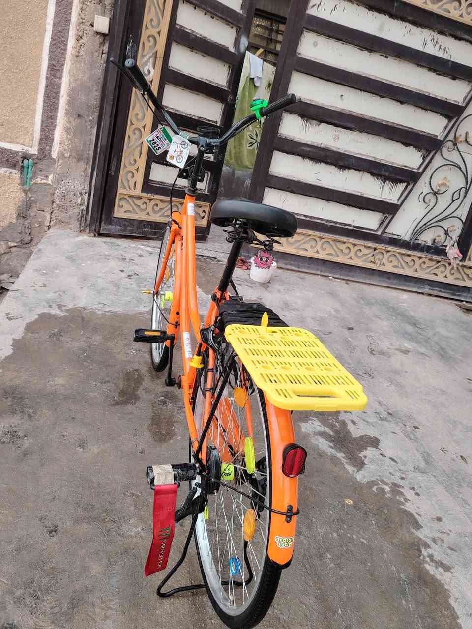 السلام عليكم باسك للبيع اللون برتقالي موديل 2021 بايسكل نظيف   مكفوله البايسكل احلى  مكان كربلاء المقدسه السعر 125 بي مجان والتواصل على الرقم ***********
