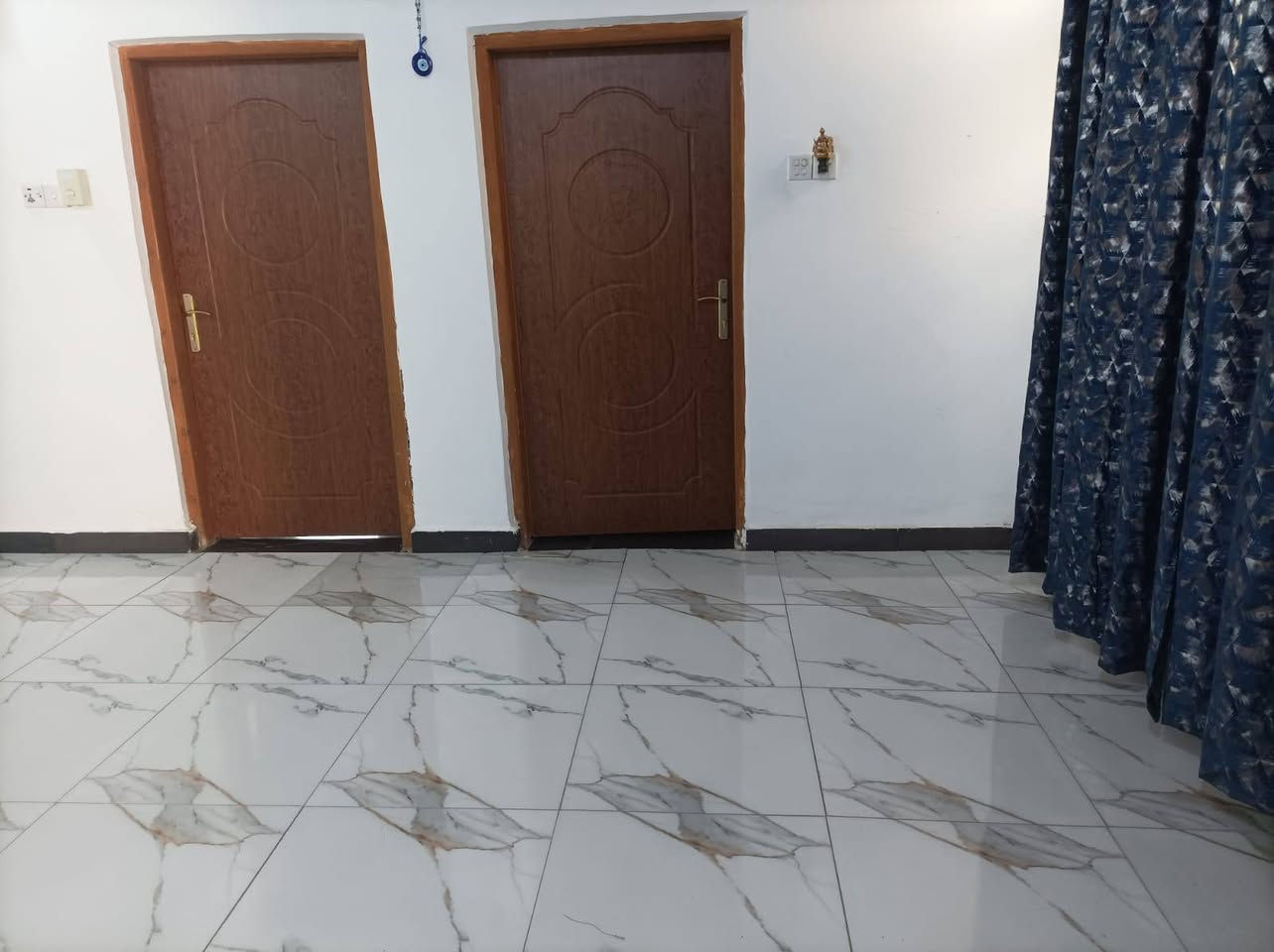 بيت للبيع خلف معمل الكاشي مباشر قريب لشارع جدآ شارع تبليط كل الخدمات متوفره مساحة ٢٠٠ متر السعر ٤٥ وبيه مجال رقم الهاتف ***********
