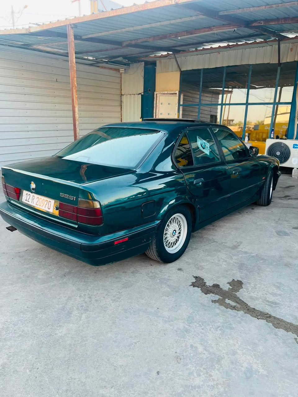 السلام عليكم للبيع بي ام موديل 1991حجم 525مسكر بلادي محرك 528دبل فانوس تبريد ثلج تخم تاير جديد سياره كلها شغاله مابيها نقص فتحه سقف شغاله شرط مابيها ولا قطره خياس ولا حادث فقط صبغ جماليه رقم نينوى بأسمي السعر 67وبيها مجال للشراي المكان صلاح الدين قضاء العلم 
الاستفسار***********
