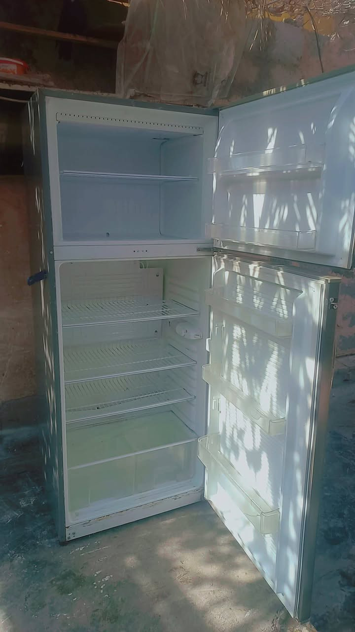 متاح ثلاجه حجم كبير الأولى ب 200متاح ثلاجه بعدها جديده لون رصاصي ب 250
متاح غساله ١٢ كغم استعمال شهر واحد ب 130
مكاني بغداد التاجي قرب مطعم خيرات الرحمن 
***********
