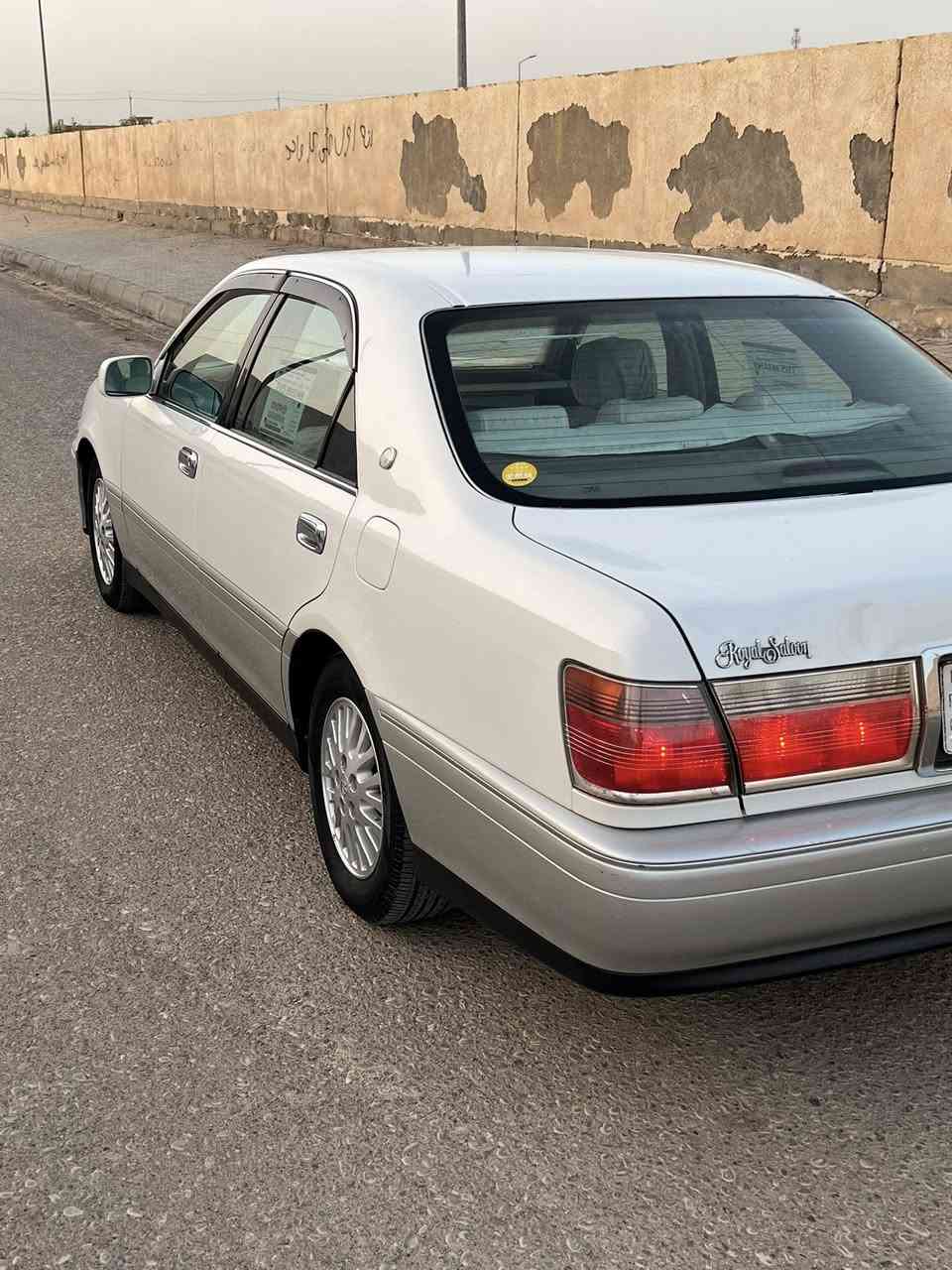 سلام عليكم ملكه موديل 2000 اصل.  تسجيل جديد. مزاد كمركي. رقم بصره دولي شرط التحويل هزه جديده سنويه ل٣١. مكفوله من الضربه. والنقل الجثه. سياره كصه جنطه. سياره جاهزه من كلشي تخم تاير مكينه وكير فيفيتي ابو لكلاص مكفولات. تبريد ثلج. حداده جديده. سياره اي نقص ما بيها. جاهزه من كلشي. 
شغلها درجه أولى   سياره مال جناي كلش حلوه دكمتين السياره 

مكاني البصره القرنه 
لاستفسار 
السعر ٩٣ وبيها مجال 

0772 951 6559
