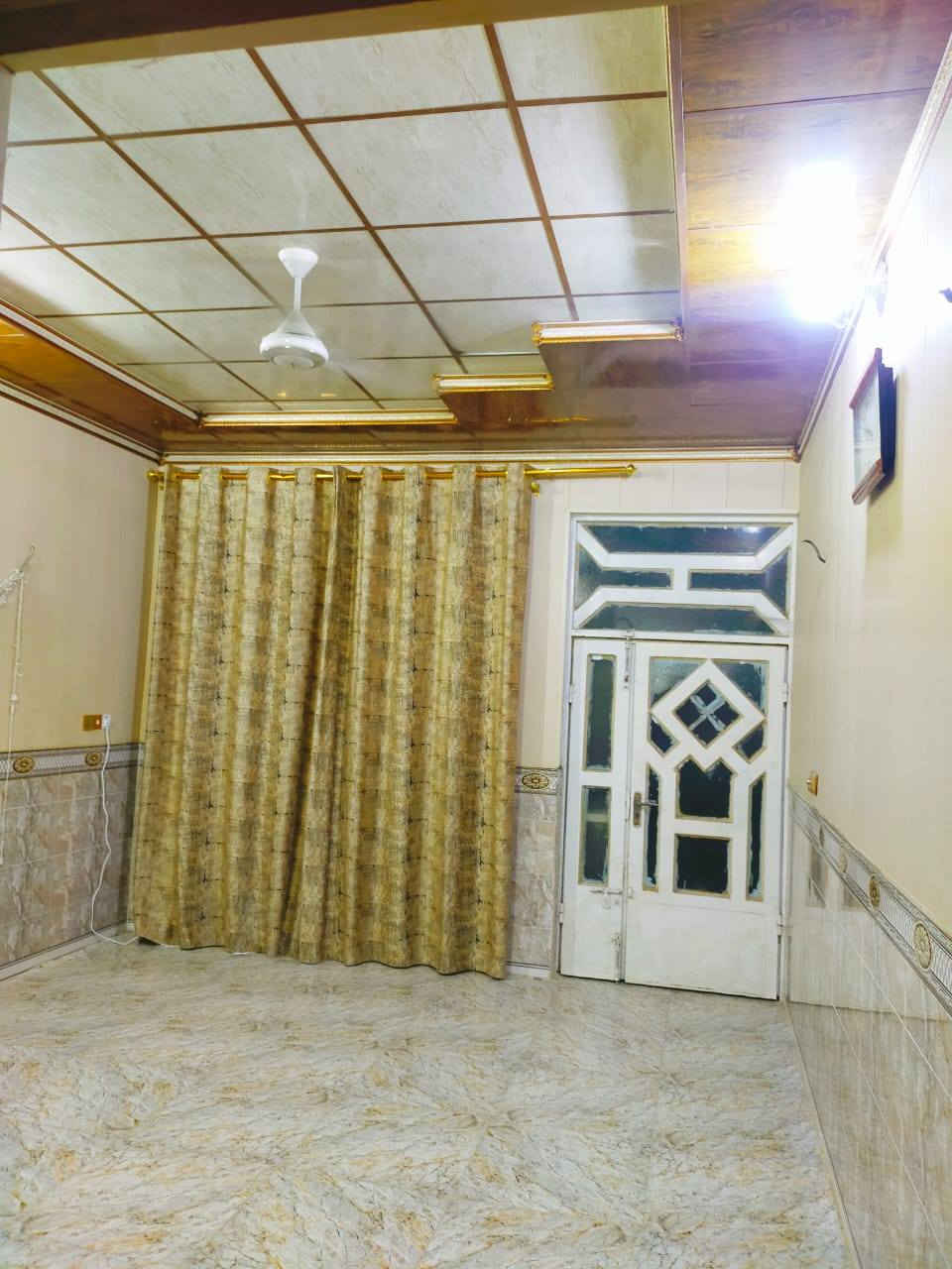 مشتمل للبيع فول درجه اولى سيراميك وتغليف وسقوف ثانويه وكهرباء بواري تأسيس ماء اساله زائدماء بير معه نصف قطعه ايضآ للبيع الموقع بلور بلقرب من محلات ابوخميس للاتصال على الرقم ***********
