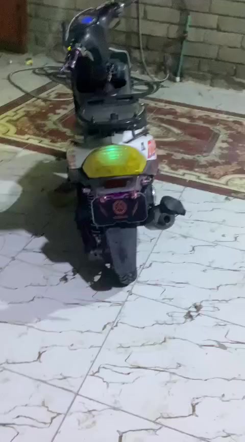 سلام عليكم دراجه للبيع مجفته علا أيدي كهربائيات شغالا وكلشي شغال بيه سعر ٦٠٠مستعجل علبيع رقم الهاتف***********
