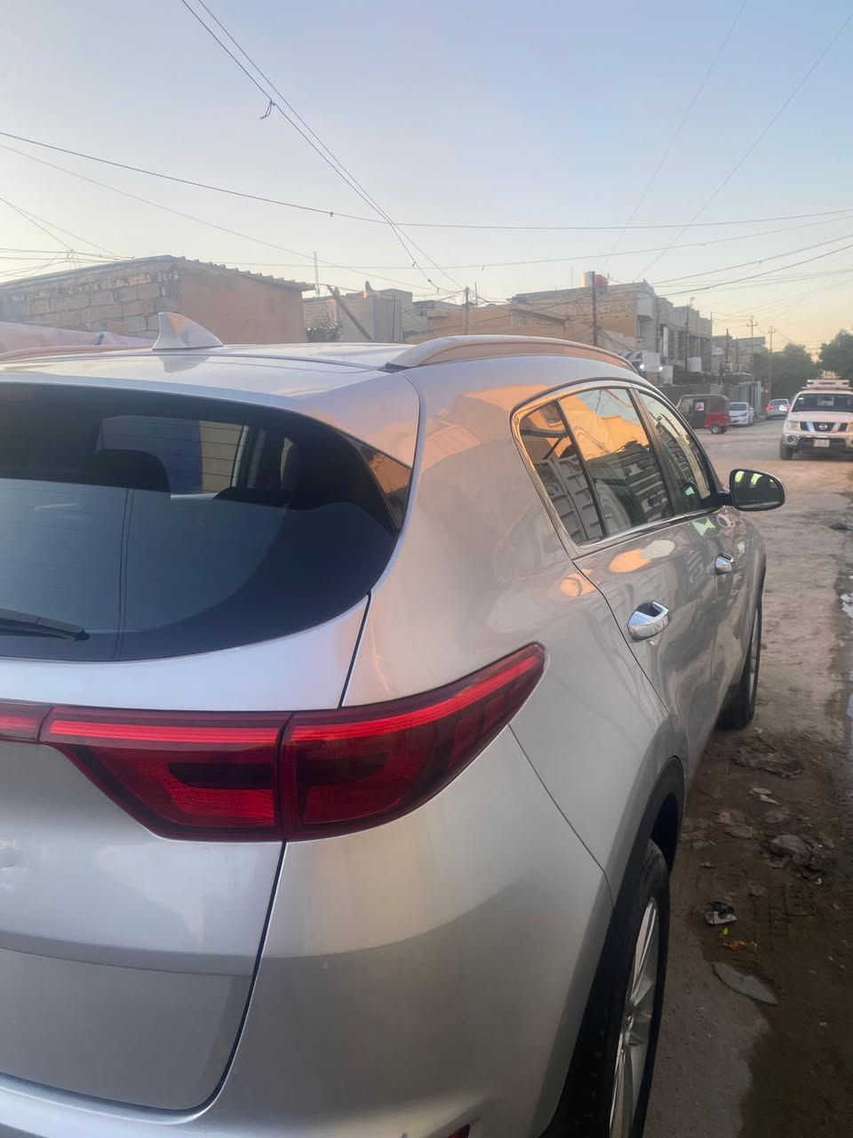 السلام عليكم اخواني الاعزاء
كيا سبورتج للبيع موديل 2017
وارد امريكي حادثهه بصيط جدآ 
فقط بنيد صبغ 
السياره جديده جدآ ماشيه 27 الف mi
جاهزه من كلشي رقم جديد وهزه جديده 
تحويل مباشر 
السياره فور ويل 
محرك 2400 gdi
كير محرك كفاله من الفتح 
السعر المطلوب 160 للاستفسار الاتصال
على ***********
