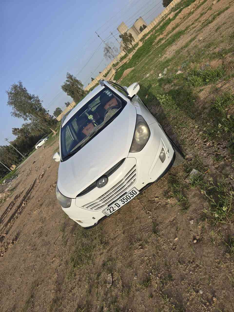 توكسان موديل 2014 
سعر 115 بيها مجال على طيبين 
كير محرك شرط 
بيها خمس قطعة رش 
*********** بيها واتساب
