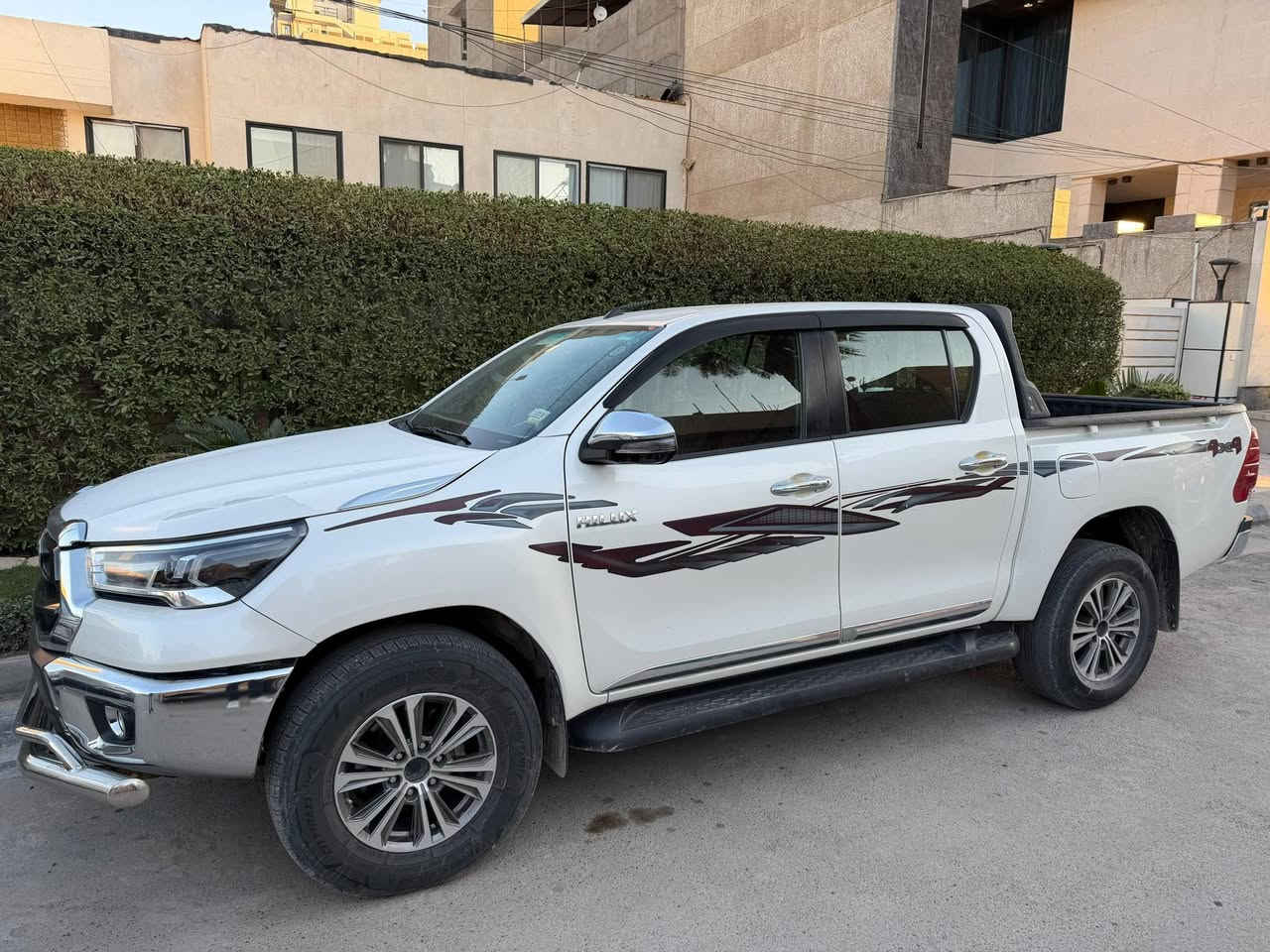 للبيع تيوتا بيك اب هايلوكس عالي بانزين مديل 2021 سعودي فول مواصفات تبريد قطعتين فور ويل اتوماتيك تبريد قطعتين ماشيه 109الف سياره كفاله بيه بكان واحد بيه بارد رقم بغداد الماني تحويل ثاني يوم مكانه بغداد السعر 285 ورقه وبيه مجال قليل الشراي يتصل *********** .
