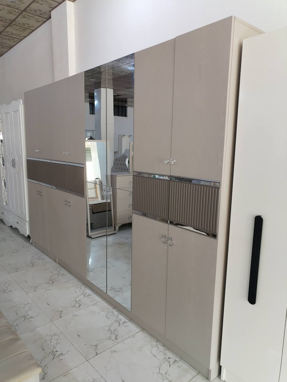 غرفه نوم تركي 10قطع مستعمل 15يوم ويا دوشك للستفسار ***********
