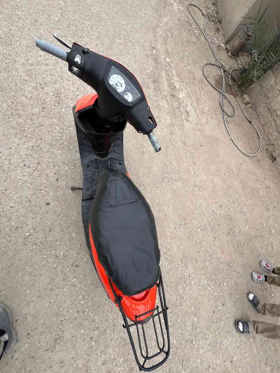 دراجه ٩ زروف شغاله كامله من كلشي كلها شغاله عداد سرعه كيج بانزين كلشي يشتغل ما عده السلف باتريها ضعيف ما يدير دراجه ما نقصها شي شغل ومشي سعرها ١٧٠ او بيها مجال قليل حك الجيه مكاني هوير شلهت الحجاج او هاذ رقمي ***********
