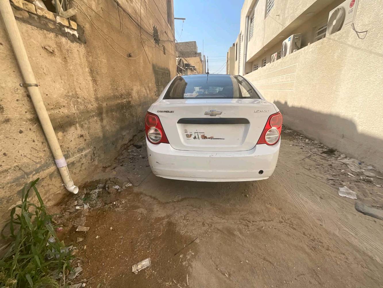 🚗 للجادين فقط – شفروليه سونيك 2012 وارد خليجي 🚗

إذا تبحث عن سيارة اقتصادية، نظيفة، وسعرها مناسب، فهذه فرصة تستحق المعاينة.

✅ المواصفات:

- شفروليه سونيك موديل 2012 – وارد خليجي.
- مكينة وكير مكفولات.
- بدون صبغ، فقط بارد كما هو موضح بالصور.
- السنوية جديدة وباسمي.
- التحويل مباشر ثاني يوم.
- رقم بغداد – مشروع وطني – الهزة جديدة.
- السيارة كاملة ولا يوجد أي نقص.
- صدر الأمامية (الحديد) تم شده قبل أسبوع.
- صدر الخلفية جديد وتم تبديله.
- تخم تايرات جديد.
- بطارية جديدة تم تبديلها قبل يومين.

🔧 الملاحظات بكل أمانة وشفافية:

- تحتاج فقط كمبريسر.
- يوجد صوت رواجز عند أول تشغيل فقط، وبعدها يختفي.
- دهن المحرك مبدل قبل يومين.

السيارة معروضة بكل مصداقية، ولا أخفي أي ملاحظة عن المشتري. افحصها بأي مكان، وجيب ميكانيكي تثق به، وإذا عجبتك توكل على الله.

📍 الموقع: بغداد – حي الجهاد.
📞 للاتصال: ***********
💰 السعر: 63 قابل للتفاوض للمشتري الجاد وبعد المعاينة فقط.

رجاءً اقرأ الإعلان كامل قبل الاتصال، والاتصال للجادين فقط.