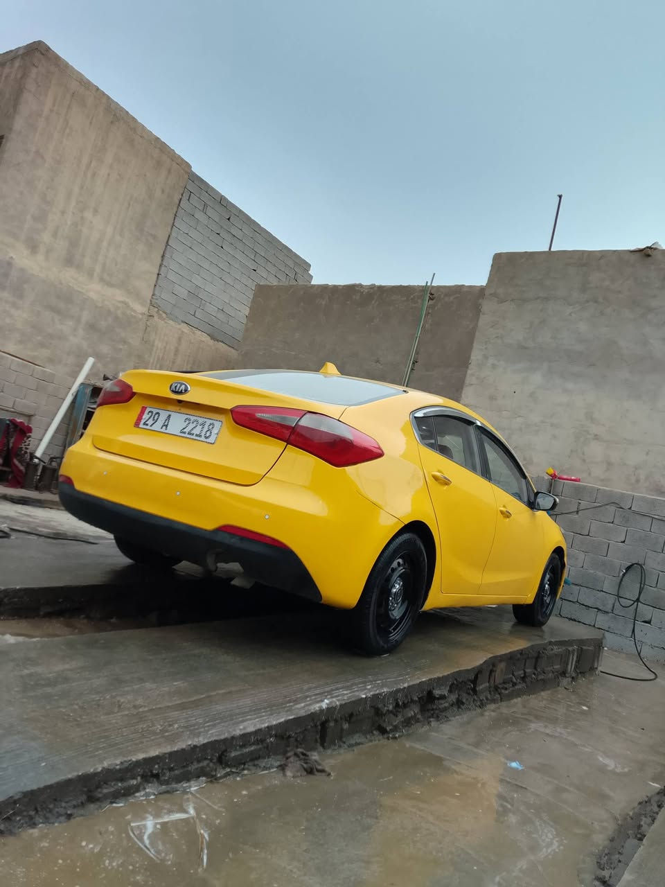 فورتي موديل 2013سياره مكينه توني شادها كير مكفول حداديه جديده تخم تاير ويل جديد داخل جدي حجم مكينه 1600 نقصها بس تبريد
مواصفات سياره فتحه بصمه  وهواي شغلات بيها بعد 
حادثها بس بنيد بدل لا دواخل ولا شي 
سعرها 95 رقمي *********** بي واتساب واني خادم
