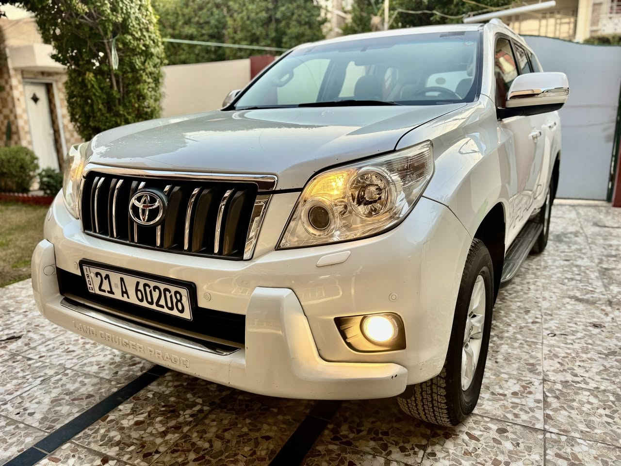 برادو  2010 محرك 4 سلندر  رقم مميز سليمانية سنوية وهزة وفحص كله جديد اب اسمي تحويل او وكالة اي وقت حاضر 
السيارة على ايد وحدة من الزيرو وحالين ماشية 214 الف كيلو حقيقي استخدام كلش نضيف داخلهة وغرفته نضافة 100% محرك كير صيانة كله بل شركة وكلة اصلي تخم تاير دنلوب جديد السيارة بلنسبة لمواصفات 4 سلندر فول كتلوكات وسويجات اثنين 

السيارة بيهة صبغ بين الباب والجاملغ على كد شبر اب شبر وبل هلال الخلفي صبغ اثر شخوط مال باب البيت 

الموقع بغداد الكرخ حي الخظراء 

نقد فقط بدون مراوس اعتذر 

السعر 205 ورقة 

الاتصال على ***********
