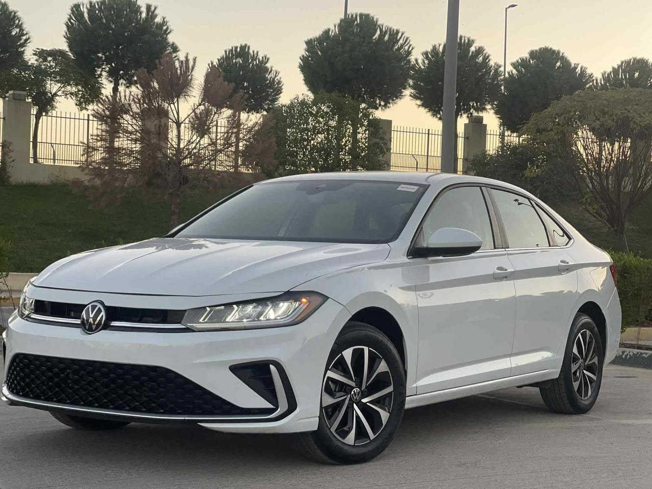 ڤۆلکسواگن جیتا 2025
 شکڵ گۆڕاو مەکینە 15 تۆربۆ
 مواسەفات sport سپی بەفری
 1000میل ڕۆشتوە ، 
وەکو بۆیاخ بەس بۆنیتی بۆیاخە  چەمەلەخی سایەقی بە سارد چاکراوە بی ناو گرتن دەعامیو عەتەرو ڕادیتەرو بەوابە هەموی بیلادیە

سعر لە کۆمێنت داوابکە ڕاستەخۆ بۆت دیت 📩 

 ئێرباگ شانو سوکان شەریکە دانراوەتەوە ،  ژمارە کاتی نەشکاوە 3 مانگی لەگەڵە بۆڕەقەم ، 

ژمارەی خاوەنی 
***********
