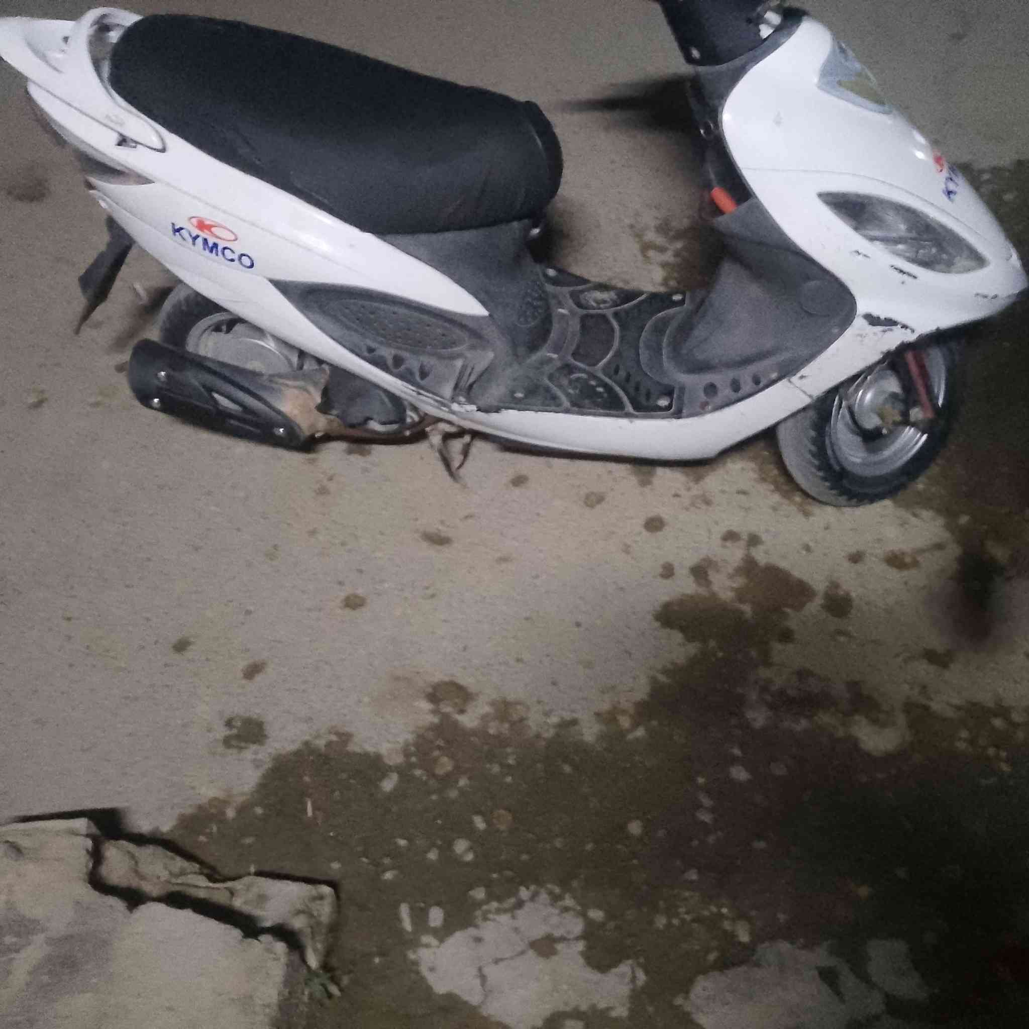السلام عليكم دراجه كامكو للبيع السعر 700 وخمسين الف وبيها مجال لشراي دراجه حلوه ونضيفه فول ما ناقصها اي شي تجي وشوف بعينك مكاني ناصريه قضاءالرفاعي رقم الهاتف ***********
