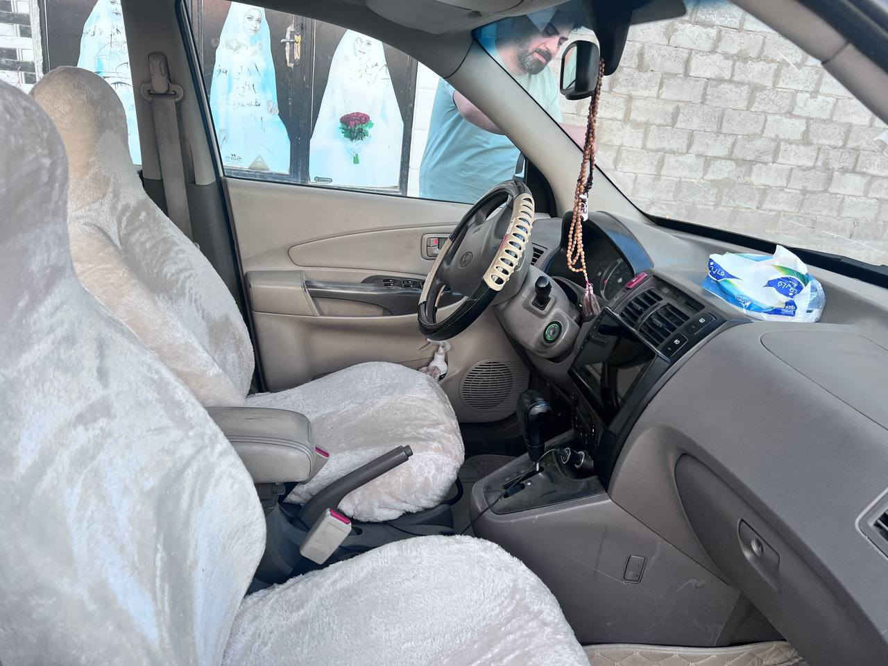 توكسان 2009 مكفوله من قطرة صبغ
فول مواصفات
 كشنات جلد 
تبريد بيانو
4×4 فور ويل
فتحه 
محرك 4 
125 وبيه مجال مكلف بلنشر رقم صاحب السياره***********
