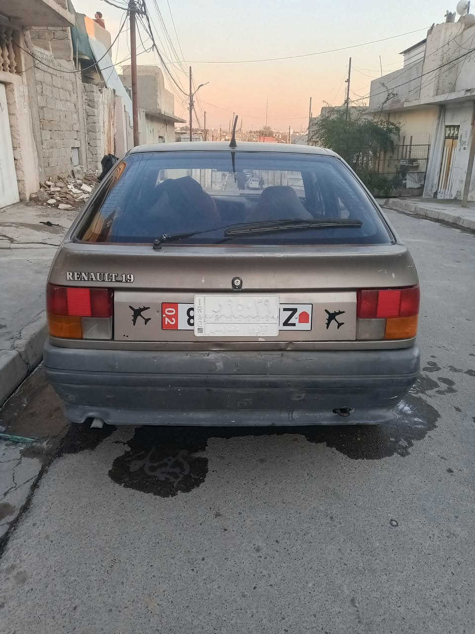 السلام عليكم سيارة رينو موديل 1991 حجم 19 كير ومحرك  زينات كابون بانزين موجود ،سنوية للـ2028 طخم الكدام نظيف وايرمنيا كلها شغاله تدفئة شغاله طخم تاير جديد، بطاين الابواب جدد مسجل+سماعات ،شغالات السعر  23
العنوان الموصل الجانب الأيسر 
***********
***********
