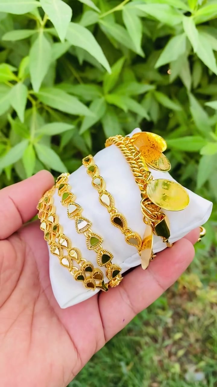 سوار سحب ذهب برازيلي ✨

أناقة تكمّل كل إطلالة ولمعة تخطف الأنظار 💛
مصمم بجودة عالية ولمسة فخامة تناسب الاستخدام اليومي والمناسبات.

✔️ ذهب برازيلي
✔️ تصميم سحب عملي ومريح
✔️ لون ثابت ولمعان مميز
✔️ هدية مثالية لمن تحبين 🎁

📩 راسلونا على الخاص للحجز والاستفسار، 
والكمية محدودة

#ذهب_برازيلي #سوار_سحب #اكسسوارات_نسائية #أناقة #موضة #هدايا #بغداد #العراق #ترند #اكسبلور #Explore #Fashion #Jewelry


**إذا كنت صاحب هذا الإعلان وتريد حذفه لأي سبب، رجاءا أرسل رسالة إلى الدعم الفني**