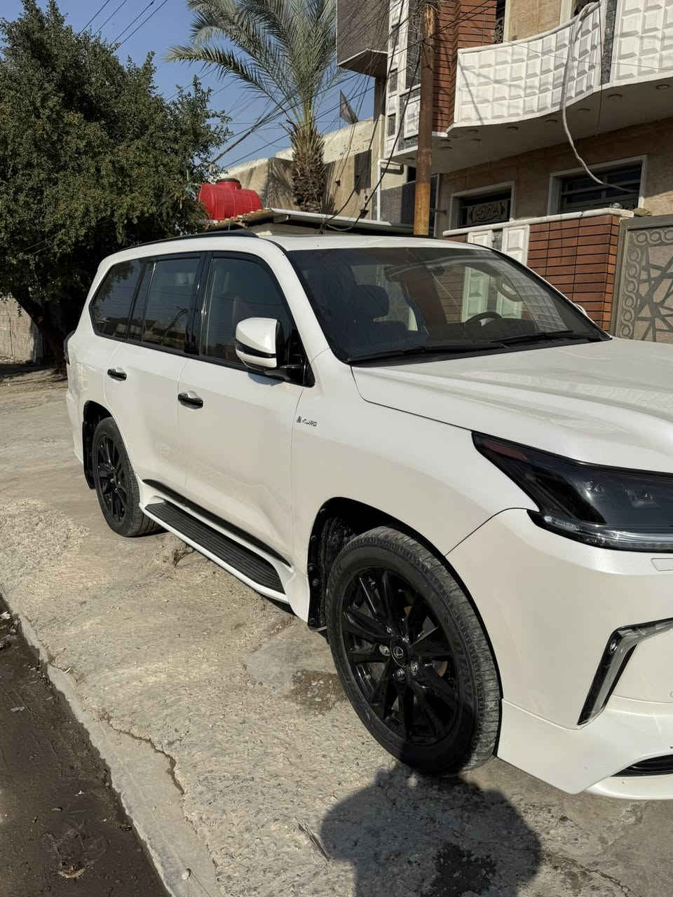 عندي لكزز كورو بريم مديل 2020 مع رقم مميز بغداد ماشية 58 الف جديدة بدون اي نقص ومكفولةعدا ملاحظتين  بصيطات وممبينات ابد بالواقع 
ومغلفة افلام حماية بيهه اربع اصابع صبغ ورصعة معدلة بدي ار
السعر  775$ للاستفسار ***********
مكانهه بغداد
