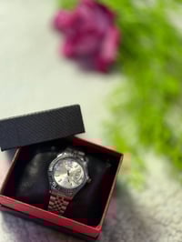 ساعة • للبيع