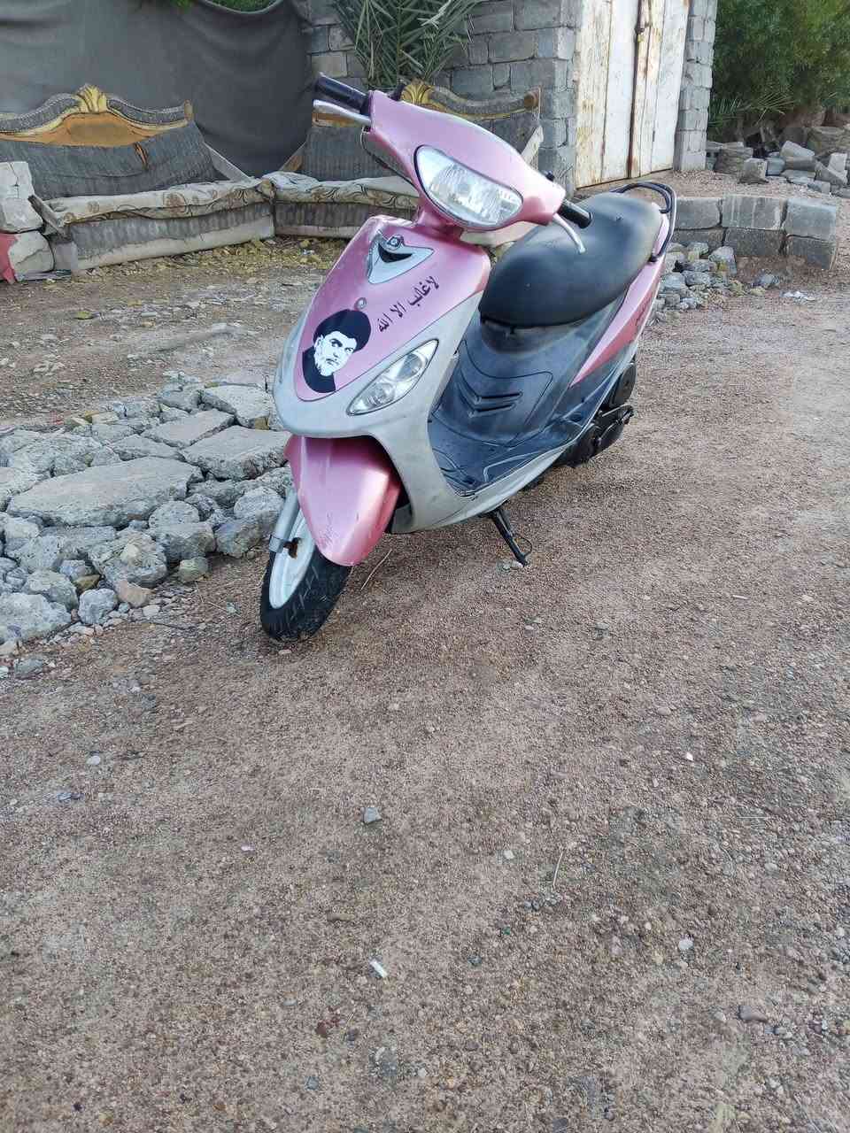 السلام عليكم دراجه ماكس منغولي دراجه حلوه ونضيفه مكينه مره وحده مفتوحه كفرات مبدلات تايون الاصلي كهربائيات شغاله باتري جديد كلجات رياضي صالنصه FM  السعر 500وبيه مجال  مكاني كربلاء طويريج للاتصال ***********
