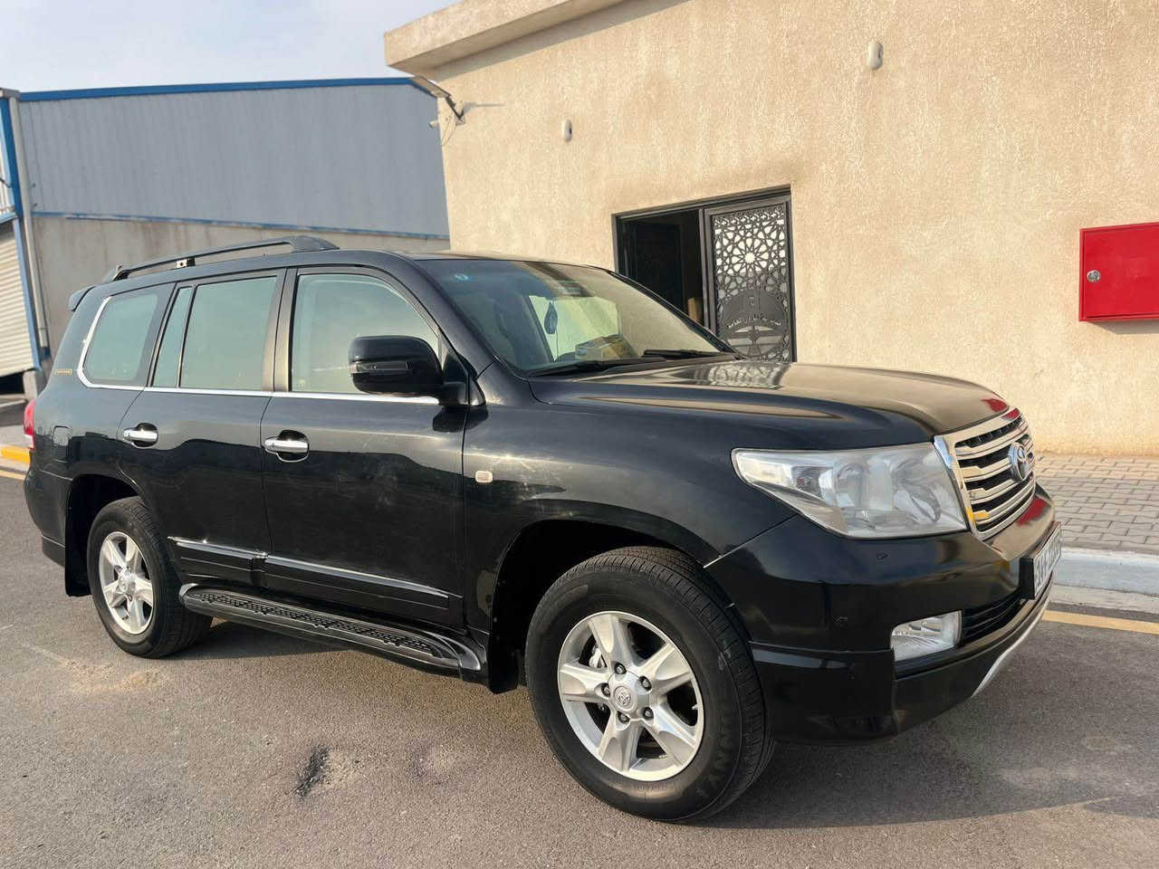 لاندگروز فكساره ستينيا 
موديل 2011  
السياره فول مواصفات
قطعتين صبغ فقط 
محرك سته سلندر
للاستفسار 
***********
مكانها البصره 
رقم بصره (مميز) حره و صاعده هزه 
تحويل مباشر البصرة, العراق
