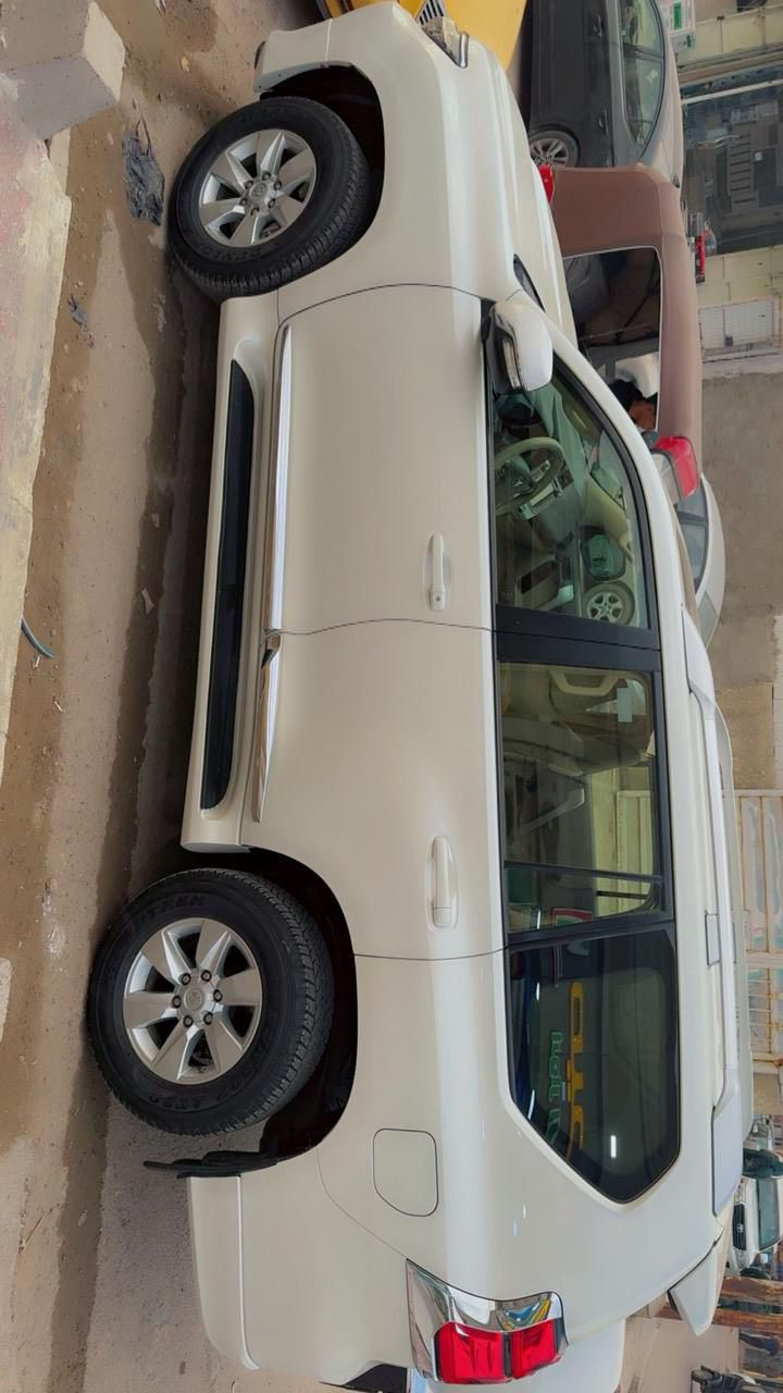 برادو موديل 2019
فئة TXS 
كشنات كهرباء جلد 
دبل تانكي 
فورويل 
مانع انزلاق 
تخم تاير دنلوب اصلي جديد 
فتحة سقف 
وبقية مواصفات البرادو
مكفولة السيارة وجديدة 
ماشية 80 تقريبا 
مكانها بغداد 
السعر 41 الف $ 
هاتف ***********
