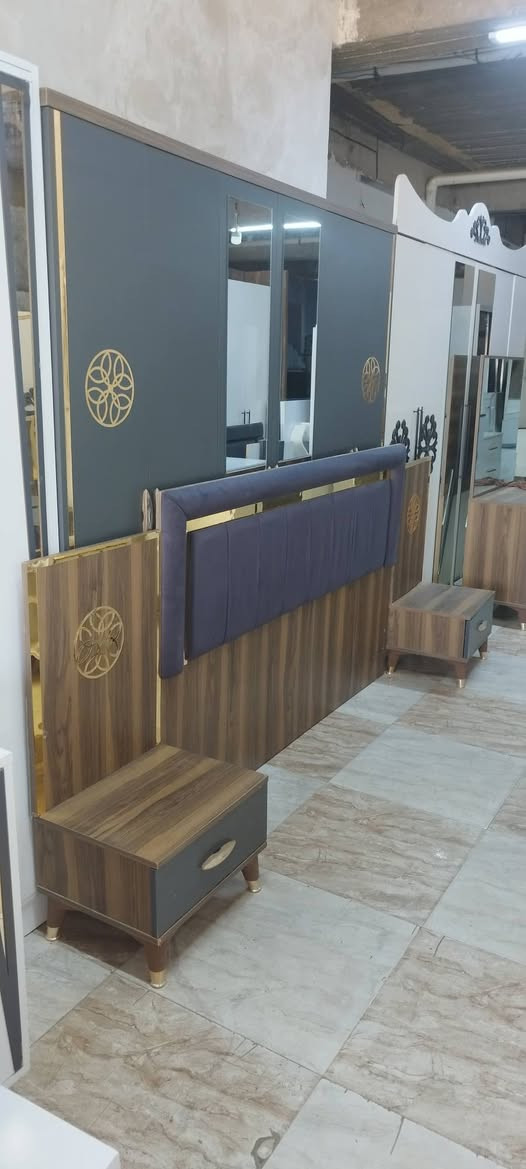 غرفة ٦ ابواب ٥ قطع
للاستفسار ***********
