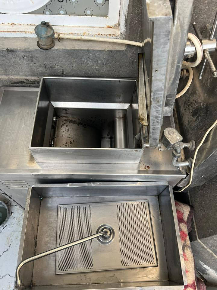 السلام عليكم غراض مطعم للبيع للاستفسار الاتصال 
على الرقم ‭٠٧٨١ ٥٣٧ ٠٤٧٧‬
