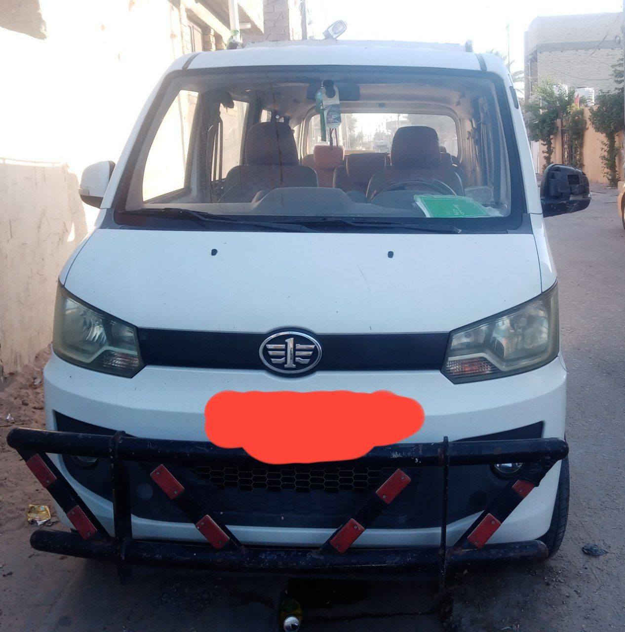 > السلام عليكم.. فاو V80 موديل 2015 (10 راكب) للبيع أو المراوس 🛑

>  * السيارة نظيفة جداً وجاهزة للشغل (تصلح خطوط مدارس أو كليات).
>  * محرك مجفت جديد (نفس المحرك الأصلي بدون تحوير)، كير عادي.
>  * تخم تاير جديد.
>  * مجهزة بدرع (دعامية) أمامي وخلفي مع سلة قمارة علوية.
 كربلاء المقدسة (انكليزي )، ما عليها أي غرامات أو مخالفات مرورية.
> السعر: 50 ورقة (وبيها مجال للشراي  وبيه خير ويتدلل تشلع عيوني).
حاضر للمراوس مع أي سيارة ثانية، وحتى لو بيها فرق مستعد أنطيه وذا مكلوبه ومعمره عادي.
> **للاتصال والاستفسار:
> 📞 خابر على الرقم: (*********** )
> 💬 أو مراسلة واتساب على نفس الرقم، أو خاص على الماسنجر.
