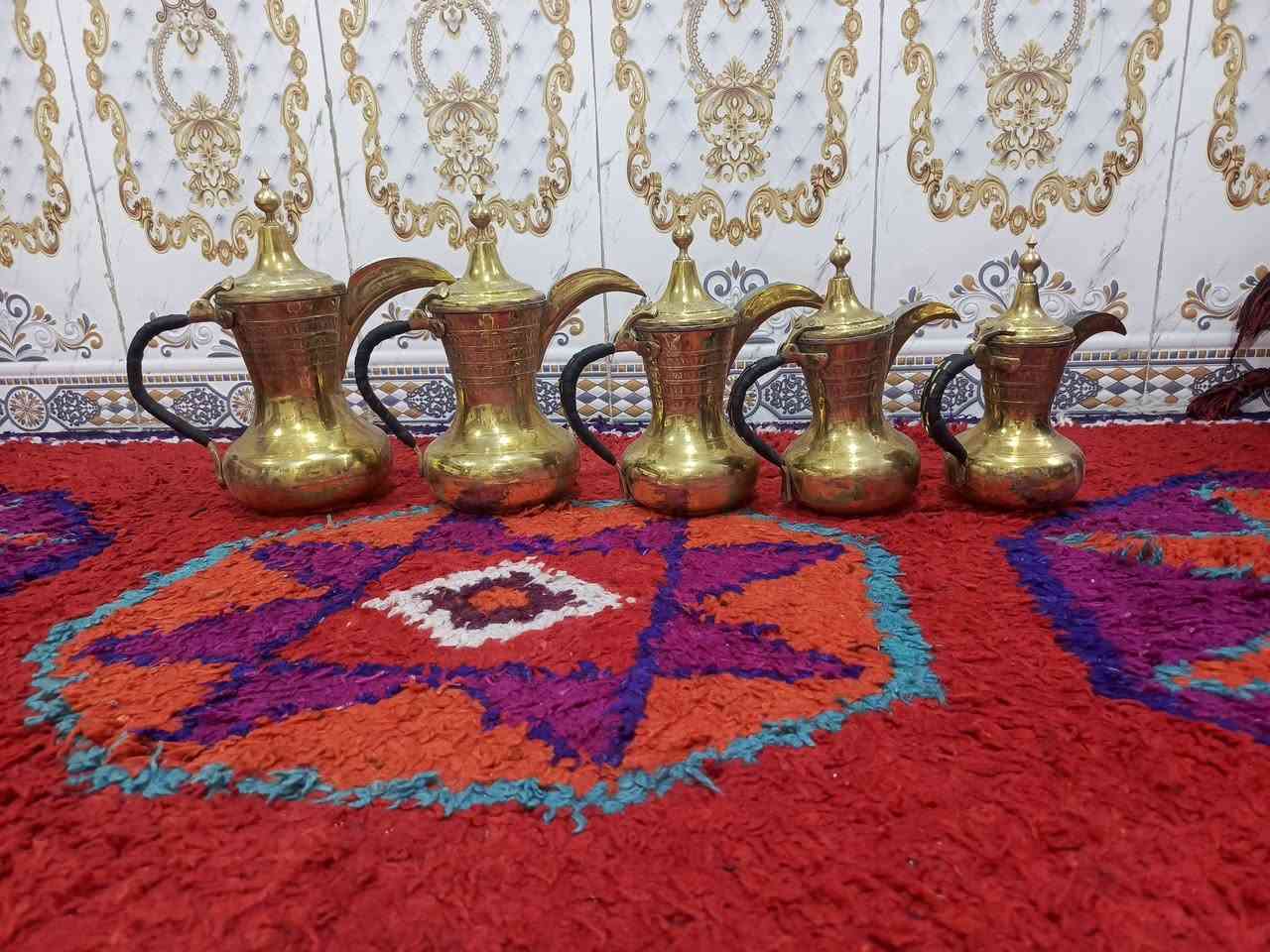 سيت دلال حمصي صنع سوري قياس 31 29 27 24 23 للستفسار اتصل *********** يوجد توصيل
