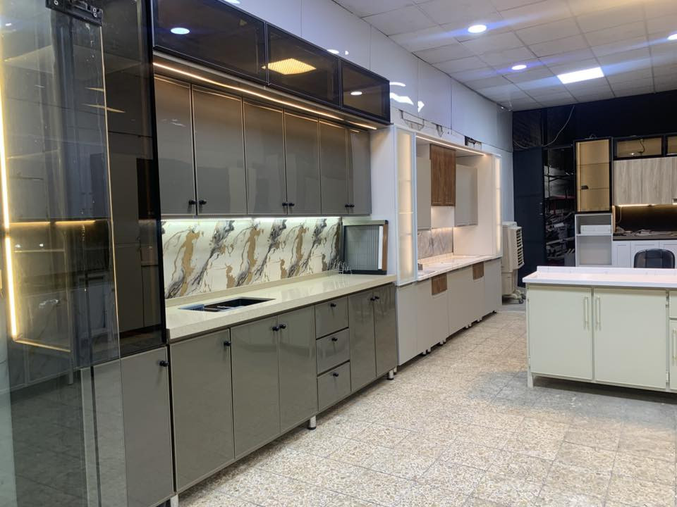 السلام عليكم 
معرض ومعمل جاهز من كلشي كاونترات وميوزة وكتر وعدة شحن مفرازة حفر بيبان مع بعض المواد 
يعني جاهز كلشي متصرف مع مولد كبيرة كاز علية موقع حلو ع الشارع 
العنوان النجف حي السلام قرب ابو الدجاج 
السعر واي تفاصيل اتصال او خاص 
***********
