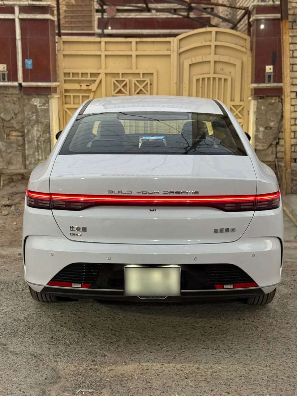 السلام عليكم 
BYD 2025 
ماشية 3000 فقط حالهه حال زيرو 
مكفولة من الصبغ والبارد والتبديل والفتح 
السيارة رقم بغداد تحويل مباشر بأسم المشتري 
السعر 20 مليون وبيهه مجال بسيط للشراي 
مكان السيارة بغداد 
رقم الهاتف ***********
