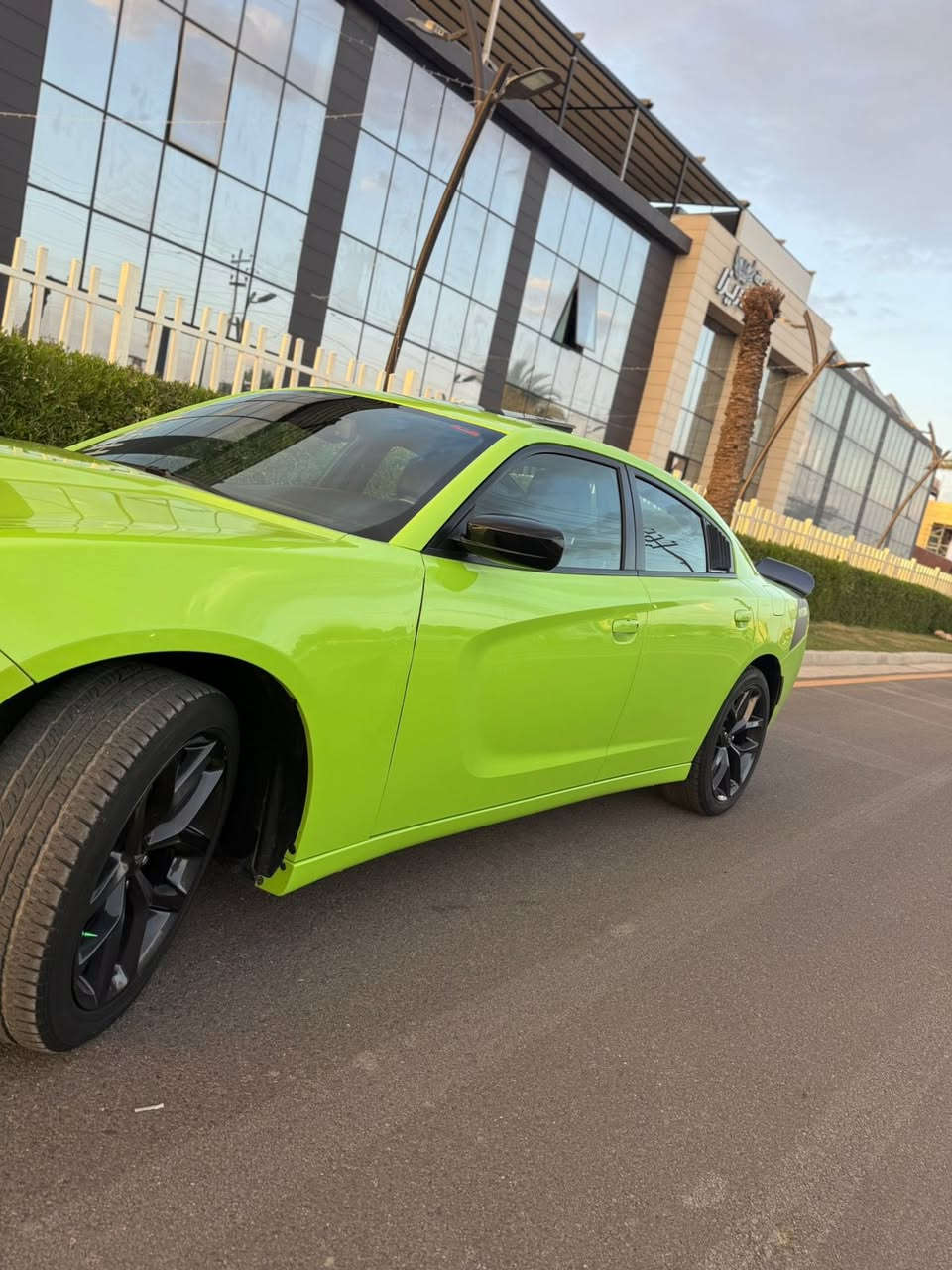 سلام عليكم
جارجر sxt plus : موديل : 2023
وارد امريكي : حادثهة جاملغ وبنيد 
لون مميز : تفاحي 💚
رقم بغداد 🔢
فول مواصفات : 
فتحة 
كشنات جلد + تدفة تبريد + خزن ميموري 
شاشة جبيرة 🖥️
ماشية 15 الف 
السيارة بلاك توب 
مواصفات sxt plus معروفة 
السعر :240 وبيهة مجال 
العنوان : بغداد شارع قطر الندى 📍
الرقم :***********
