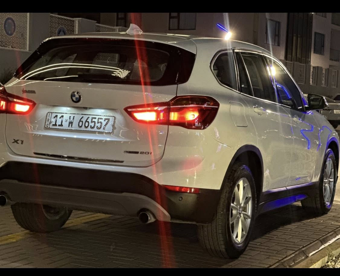 مرحبا حبايبي هاي BMW X1 خليجي السياره جديده جدا استعمال شخصي وقتصاديه وبرغي ما مفتوح بيهة عل وضع الشركه مكينه ٢٠٠٠تيربو احله مكينه المواصفات فول من عدا الفتحه يعني اهواي مواصفات وبسعر مناسب جدا بيهة شخط بل باب وجاملغ الخلفي وصبغتهن وعندي صور الشهط قبل لا اصبغ 
الموديل ٢٠١٩ المشي ١٠٠ الف الهاتف ***********
