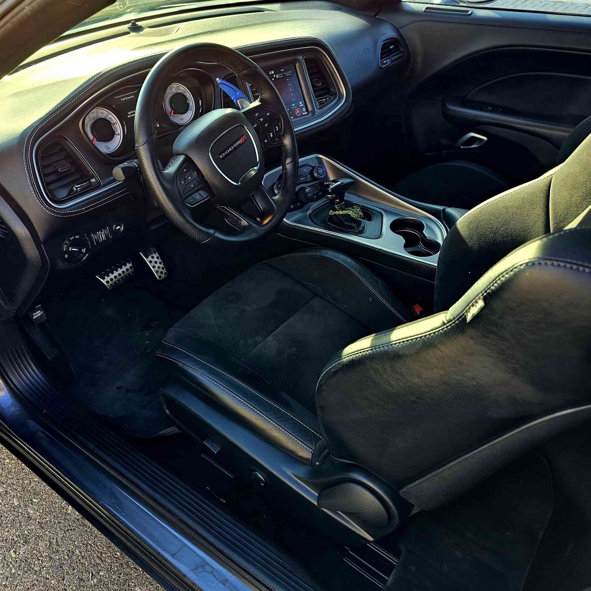 بسم الله 
تشالنجر 
2022 DODGE CHALLENGER 
R/T SHAKER 5.7 1/1 
دوج جالنجر 2022 شيكر ار تي 5.7 سيارة اعلى مواصفات ماشي 20.000 ML
(السيارة ما ماشي بالعراق ولاشايف بنزين عادي)

محرك  (RT 5.7)🚀🚀

✅الحالة:
✅سيارة شبه زيرو بمعنى الكلمة
✅نقص مابيها من كل النواحي
‎السيارة جديدة جدا واحلى من الصور
✅سقف سلايد
✅سماعات Harmon/Kardon
✅ترحيب كشن كهربائي
✅دمام بالجنطة
✅دخول ذكي
✅تشغيل عن بُعد
✅بصمة تشغيل
✅رادار
✅كشنات جلد مع كنتارا
✅كشنات كهرباء مع ذاكرة 3 وضعيات
✅تدفئة وتبريد الكشنات
✅ستيرن كهربائي مع تدفئة وتبريد
✅شفتات خلف الستيرن
✅مثبت سرعة
✅شاشة حجم كبير
✅كاميرا خلفية
✅حساسات
✅نظام النقطة العمياء
✅هيتر مرايات
✅ويلات بلادي
✅الجامات مغلف حراري
✅سيارة ستوك ماملعوب بيها نهائيا على وضع الشركة
✅ختومات SHAKER
✅عداد سرعة أبيض مختم SHAKER
✅أنظمة قيادة رياضية متكاملة
✅شادلها ليد ضمان
✅سنوية جديدة
✅معلومات الحادث:
2C3CDZBT3NH215313
✅ مثل ماموضح قطعة وحده ضربتها عامود تبديل بنيد فقط ومابيها اي مشكلة كلها بلاد ماواصل للمكينة نهائيا . بيها ايرباك دشبول وستيرن ومرجع الايرباك موجود ودشبول راجع بلاد . واللون بالحقيقة احلى .
والميعرف سعر الشيكر يترك  المنشور بكلمة طيبة
السعر : 275 $ مجال بسيط
كل التفاصيل مذكور بالمنشور : ***********
