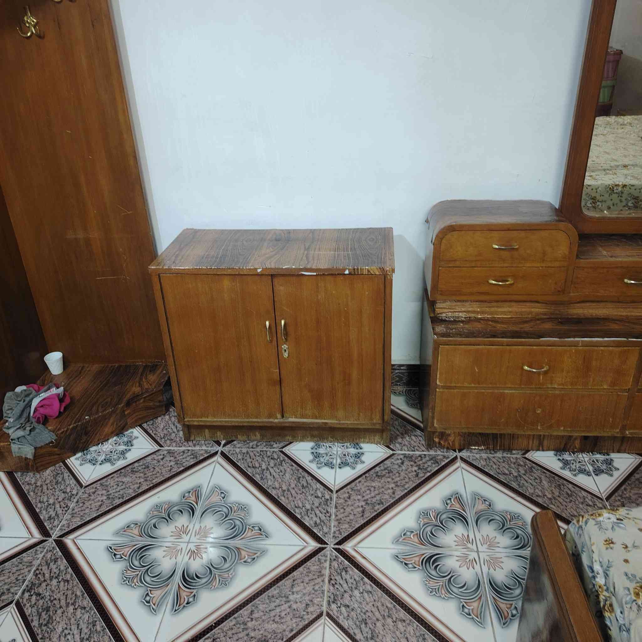 سلام عليكم غرفه نوم بدون كنتور اللبيع صاج العراقي السعر 300 بي مجال بسيط الطيبين رقم هاتف *********** مكاني بغداد الزعفرانية
