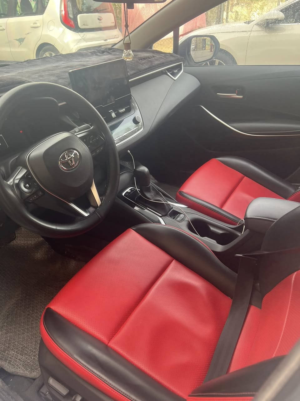 سلام عليكم
كورلا هايبرد شكل خليجي للبيع موديل 2025 
فول مواصفات 
رادار امامي 
كشن كهرباء
كشن جلد احمر 
فتحه سقف 
دخول ذكري 
شاشه كار بلاي 
تاير ويل مستخدم قليل مضموم 
ماشيه 36 الف 
ضربه بالچاملغ خلف سايق موضحه بالصوره مرجعه بارد 
دعاميه اماميه بيها طخات بسيطه 
موقع سياره بغداد مدينه الصدر 
تحويل ثاني يوم سيارة باسمي 
السعر 143 وبيها مجال 
تواصل على هذا رقم ***********
