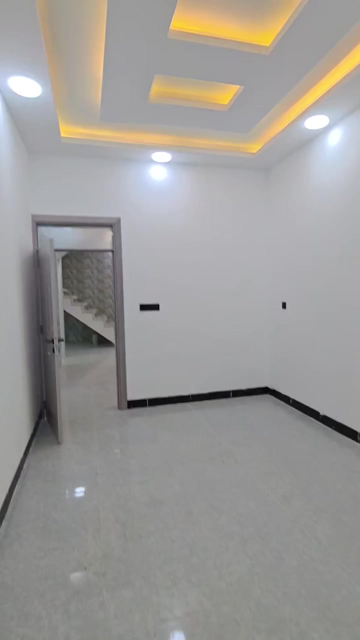 #دار للبيع مساحه ١٢٥ واجهه ٦.٥ بناء حديث ٢٠٢٦ واجهه ملكي🏛️ سند طابو باسم البائع
الطابق الأول غرفتين نوم واستقبال وهول ومشتملات سويت الطابق الثاني ٣ غرف نوم وهول ومطبخ ومشتملات بيت جاهز تسليم فوري 🔑🔑
عنوان قضاء تلكيف (حي اور) 
***********
***********
