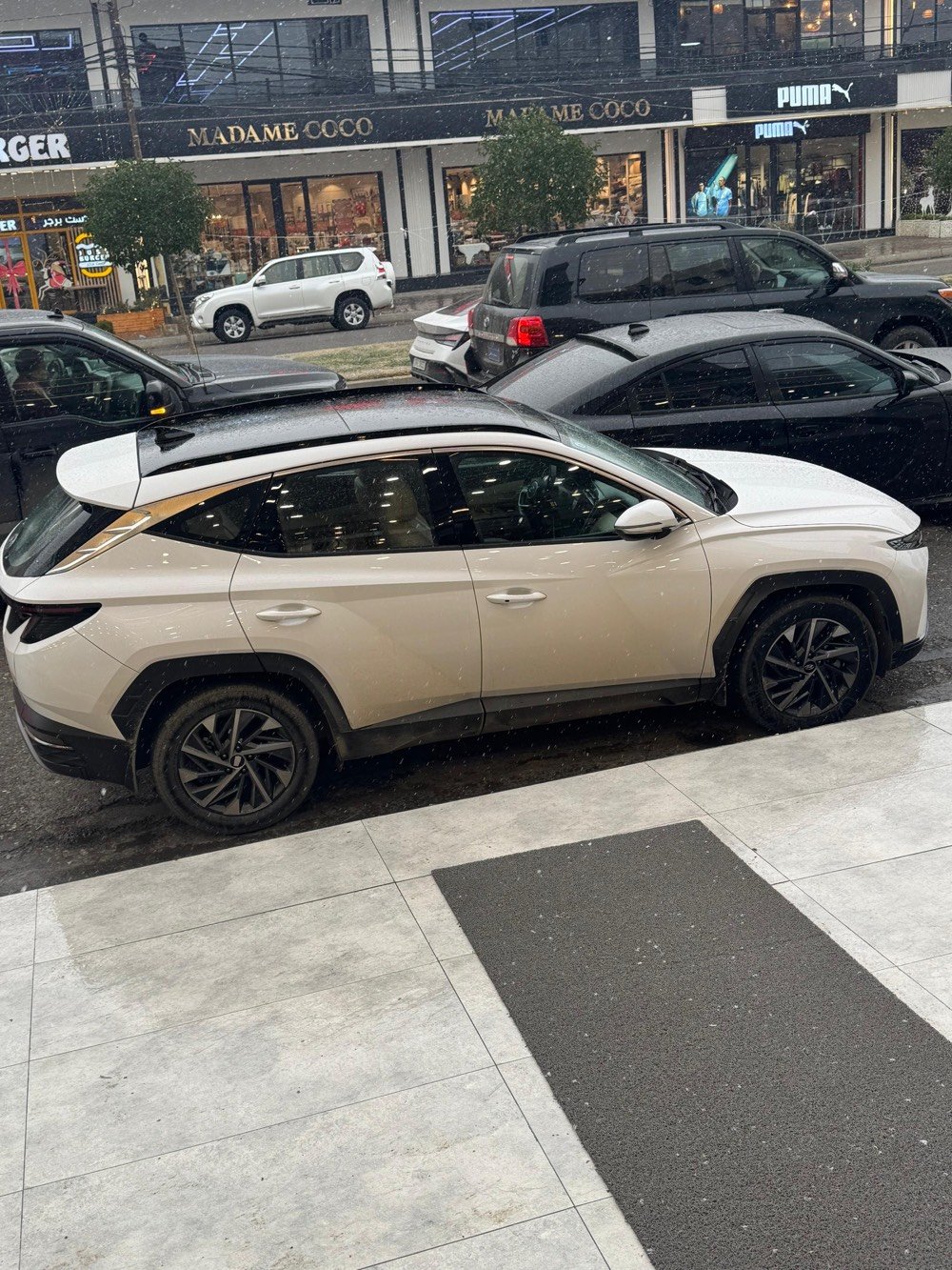 
توسان 24 خليجي استلام شركة الت ساك وبعدها بضمان الشركة فول الفول وبانوراما ماشية 44 الف رقم بغداد الانكليزي سنوية لغاية 2029 وهزة جديده بيها تبديل باب السايق نفس اللون اثر حادث ستوته وصبغ ربع باب الخلف السايق وشبر من الصندوق بدون ايرباك وكل شي مذكور بالسونار السيارة جديدة بمعنى الكلمة السعر 206وبيها مجال بسيط جدا *********** 

بغداد الدوره شارع المصافي مقابل المحكمة