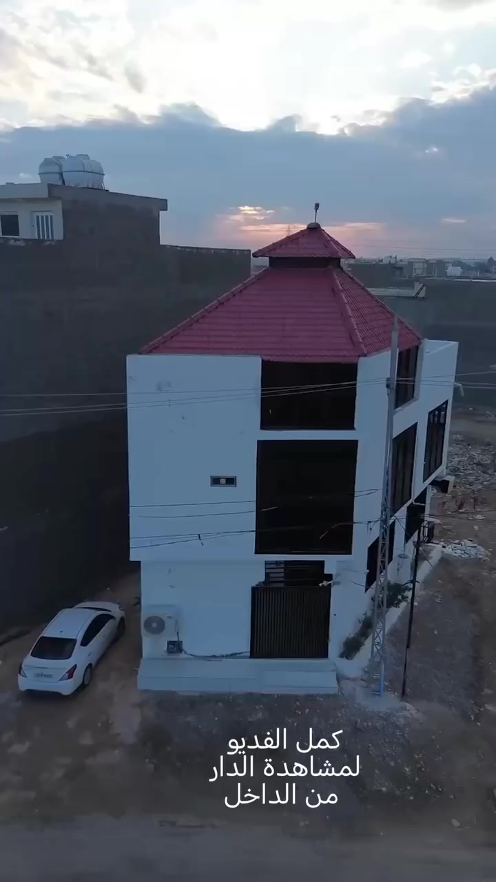 للبيع تجاري حي النزاهة المساحة 60 ثلاثة طوابق 2 غرف نوم مطبخ مفتوح على الصاله 
***********
