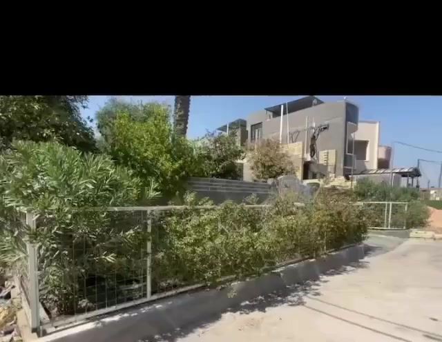 السلام عليكم يوجد دار مساحه ٣٧٥متر دار الحمر للبيع التفاصيل في الفديو للأستفسار الاتصال بالرقم ***********ابو عبدالله
