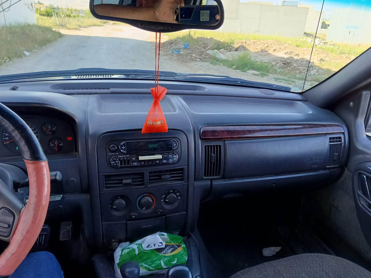 مۆدیل2000  
مکینە 8 بستۆن غازو بنزین 
تەبرید سڵایت جام کارەبا  ABS دەبڵ اکسل 
سەنە وی هەتا 2028
سەیارەکە بێ مەسرەفو تەقە و ڕەقەیە
4 پارچە بۆیاخە 
لە سلیمانیە جوابی چات نادەمە وە ژمارەی خاوەن سەیارەکە دا ئەنیم 
نرخی 60$ مەجال
***********
*********** السليمانية, العراق
