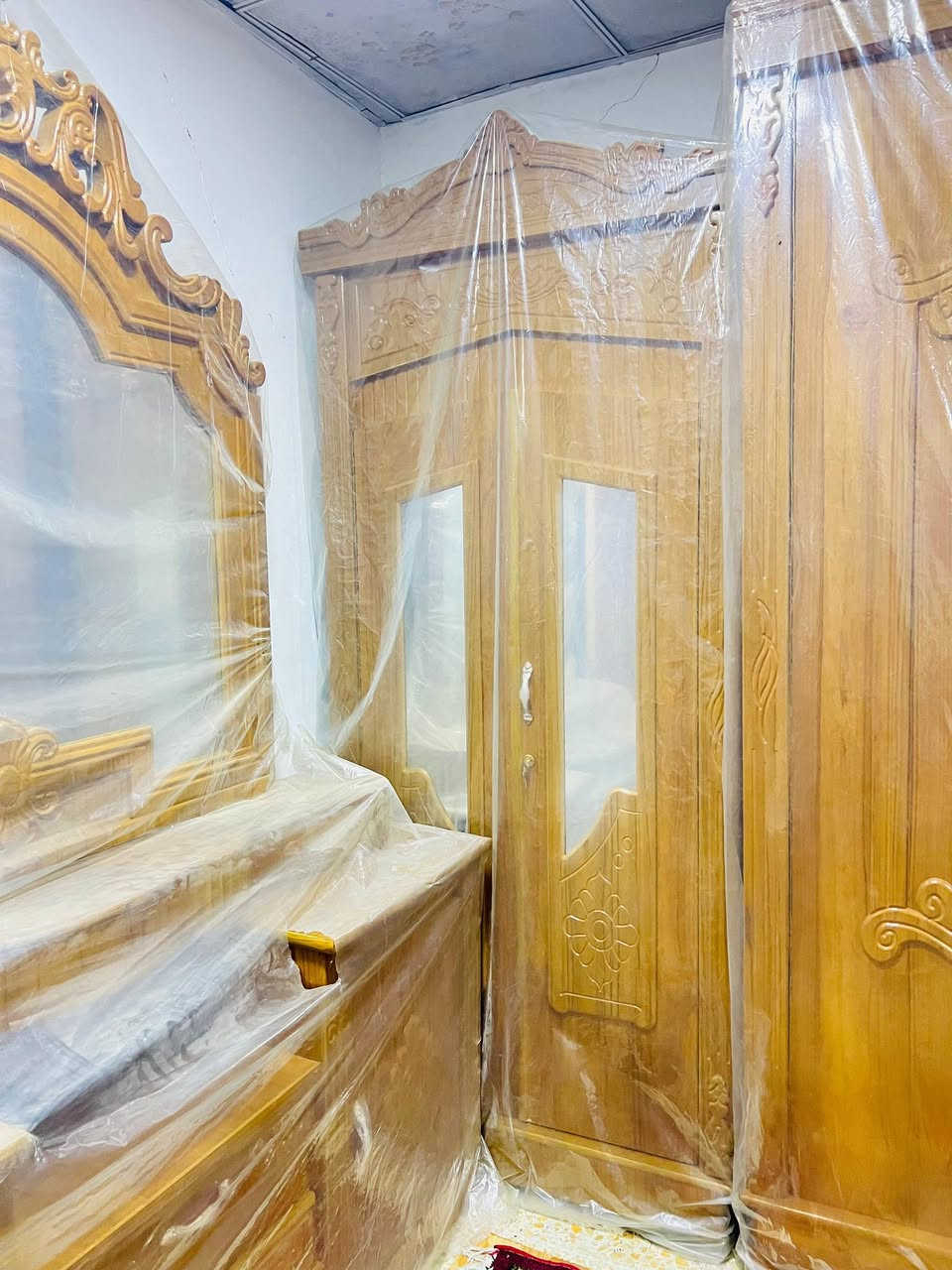 السلام عليكم غرفه نوم اخشاب جديده ما مستعمله عراقي تزكام للبيع السعر 1250 الاتصال على *********** البصره حيانيه
