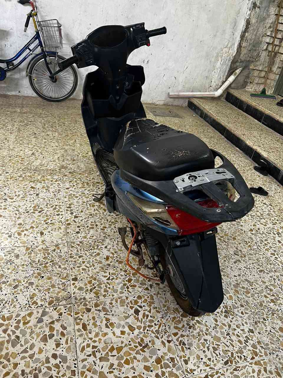 موطور سكنس بطاريات يقرن 8 بس وحده واكفه السعر 300 وبيها مجال حك الجيه
***********
