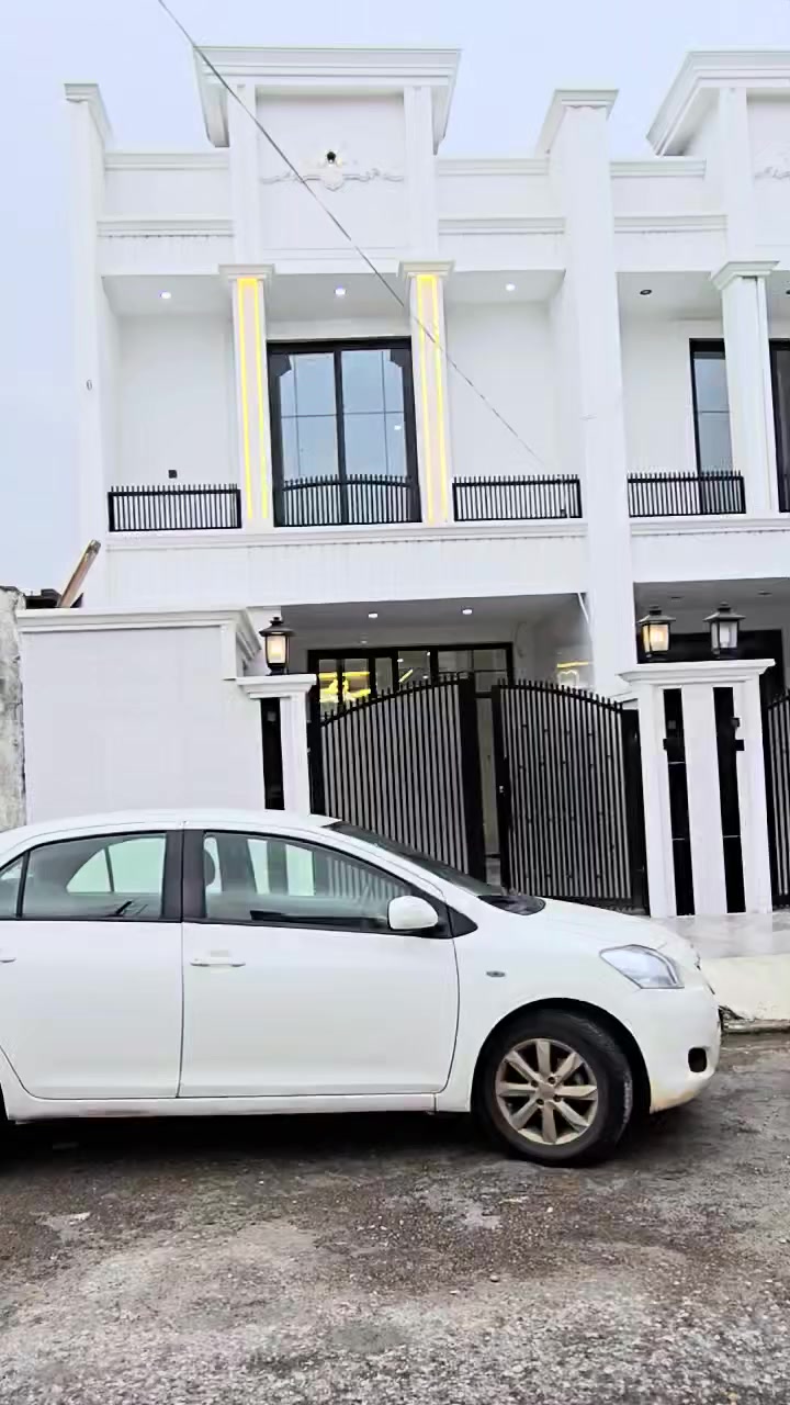 منزل للبيع زيرو في اربيل حي جنار  قرب شارع ١٠٠
مساحة ١١٨متر عل شارع ١٥
للاستفسار على الواتساب 
***********
***********
سعر.  https://t.me/safarrealstate
