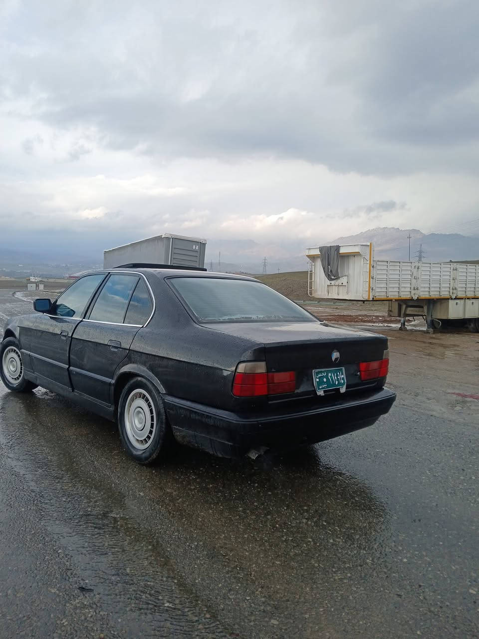 بیێم مۆدیل 1988 مکینە 520گیرحادی  گیروو مکینی بی عیبە  بی لیدڕانوو برانوە واجیهای ئسلی وکالی لە گلە هەزوو پاکانی بۆ کراوە دووجام کاربایە سلایتە کاربایشی مزبووتە سحری 35 کمیک ماملە
***********
