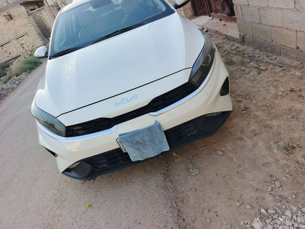 اسلام عليكم سيراتو 24 للبيع للبيع السعر 168 مكان السيارة بغداد المدائن السونار مرفق بلصور مكلف بلنشر رقم صاحب السيارة ***********
