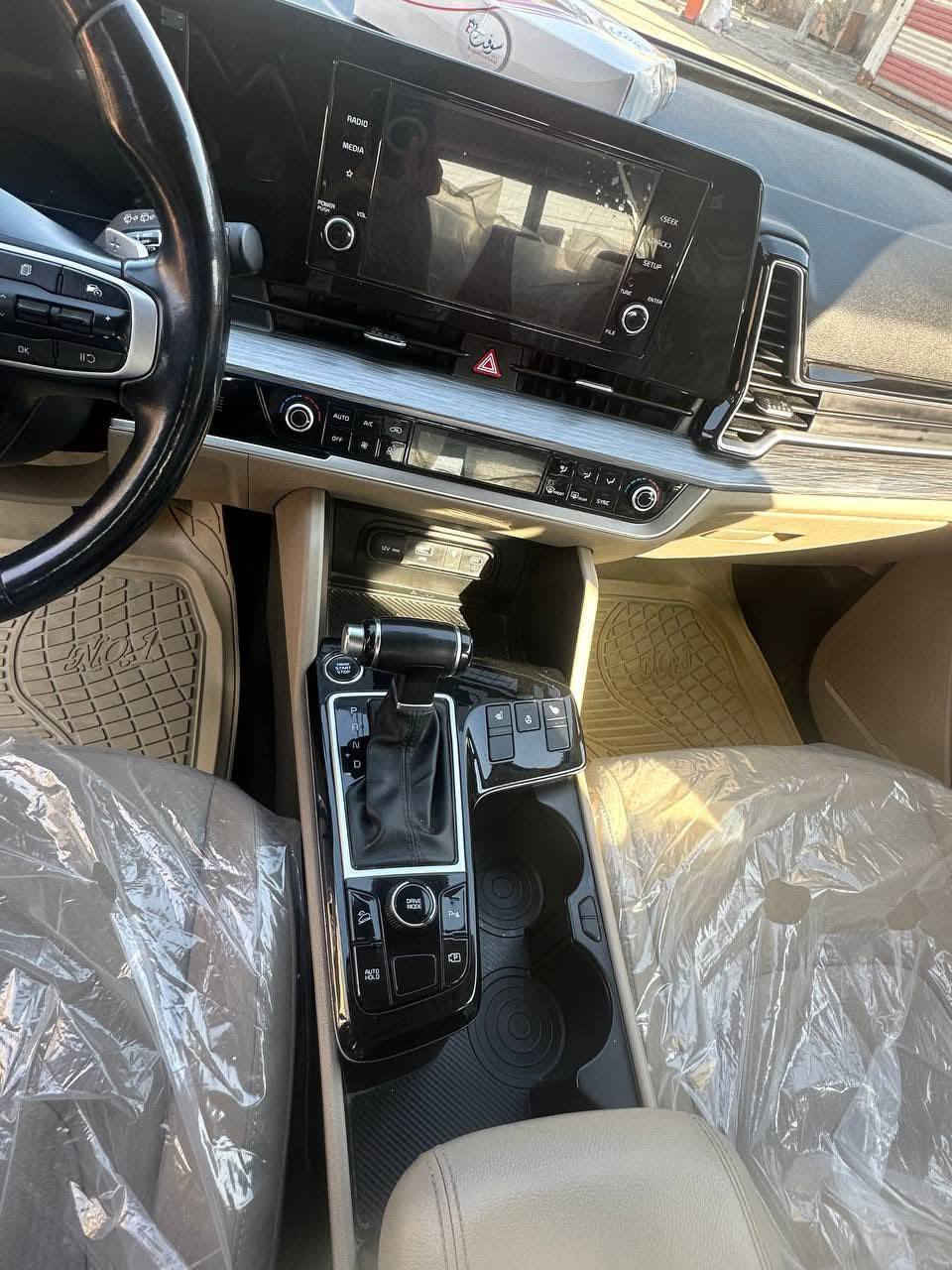 كيا سبورتج 2022 خليجي رقم أربيل  سنويه 2029 
كفاله عامه موصفات بانوراما كشنات حار بارد باب خلفي كهرباء ⚡️ 
  شاحن وايرلس🔌
فول موصفات مكان سياره بصره سعر ب221 ورقه ***********
